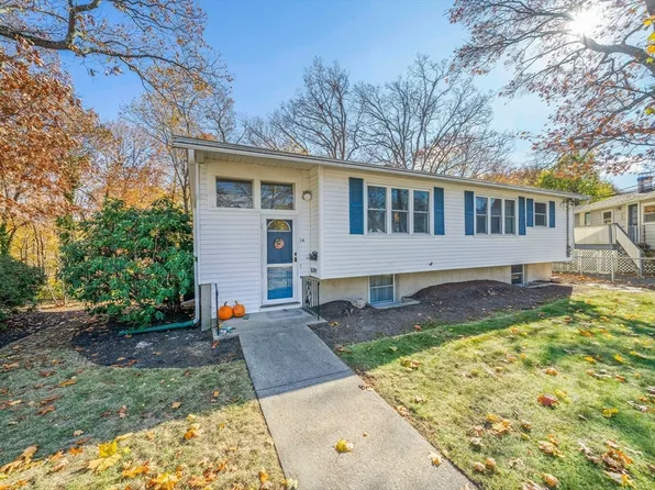 14 Daniel Ct, Hyde Park, MA 02136