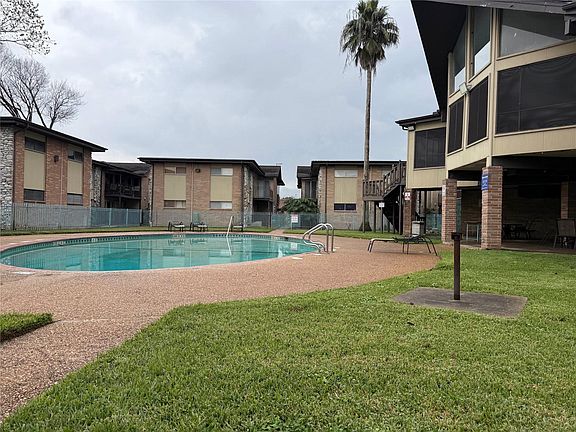 4th image of 7047 Bissonnet St APT 70