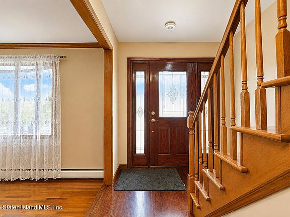 4th image of 152 Weaver St