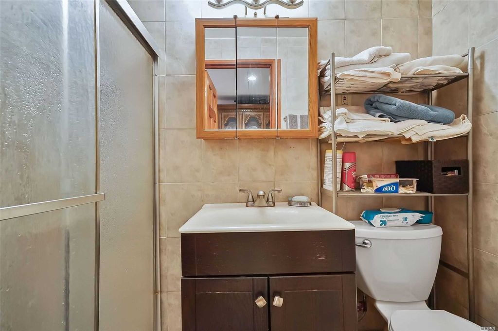 4 Bed 2 Bath Property, New York • 2,400 Sq Ft