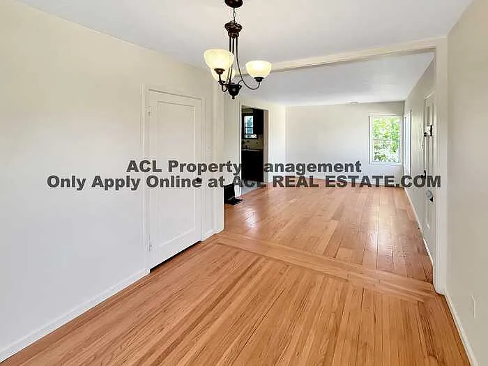 3 bed, 2.0 bath, 1404 sqft, $3,395 — Photo 4