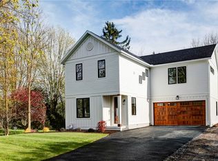 53 W Elizabeth St, Skaneateles, NY 13152