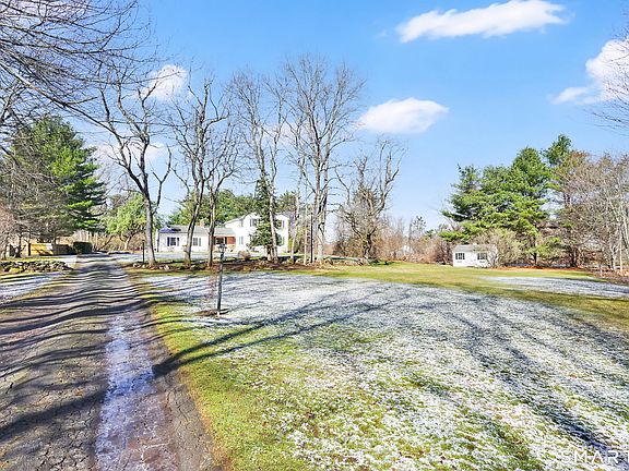 3rd image of 281 Turnpike Road