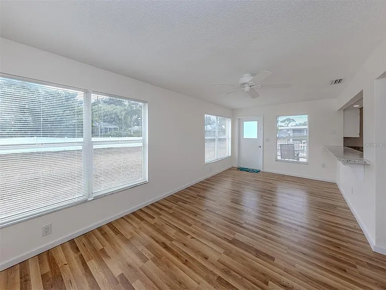 1215 Mango Ave — Photo 10