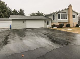 2550 Havey Ln, Stoughton, WI 53589
