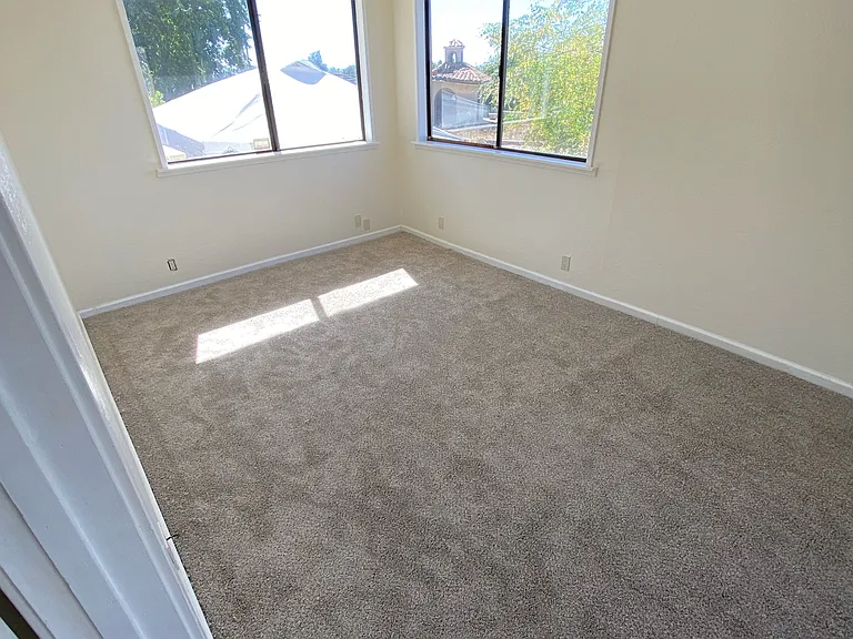 189 Hughes Rd — Photo 9