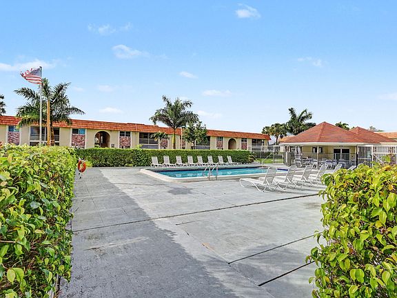 4th image of 22805 SW 66th Avenue #206