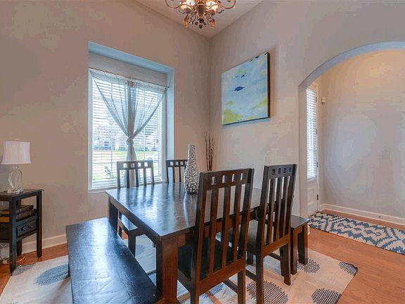 5th image of 10156 Bloomsbury Ave