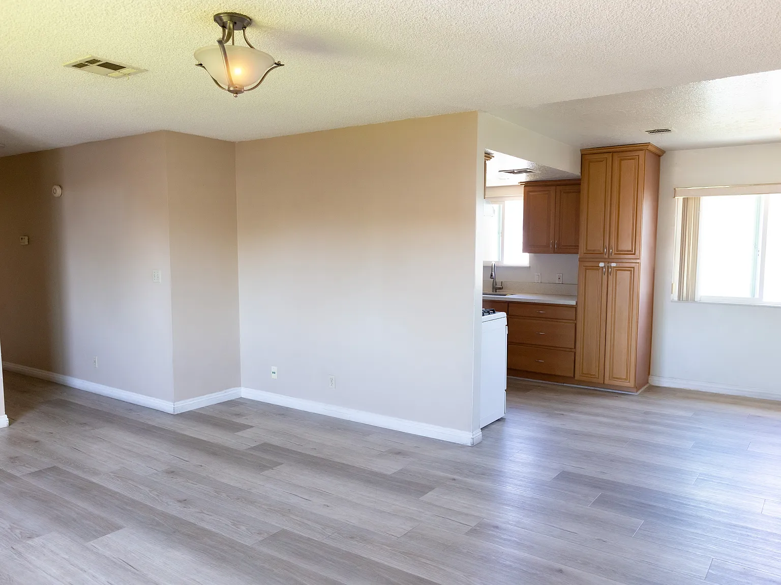 3 bed, 1233 sqft, $3,500 — Photo 4