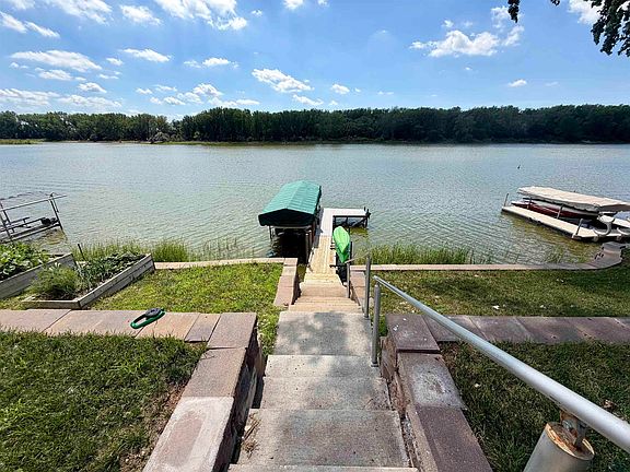 5th image of 361 Lakeshore Dr