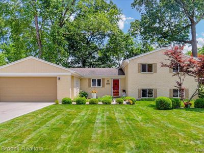 2425 Avondale St W, Sylvan Lake, MI, 48320