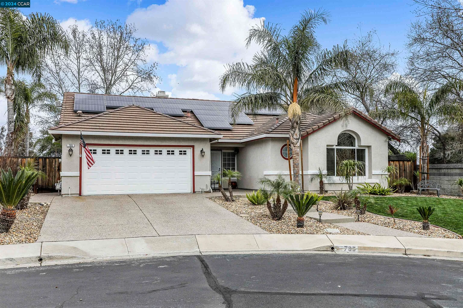 785 Woodsong Ln photo 1