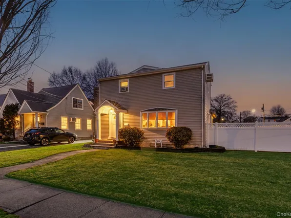 2632 Montauk Avenue, Merrick, NY 11566