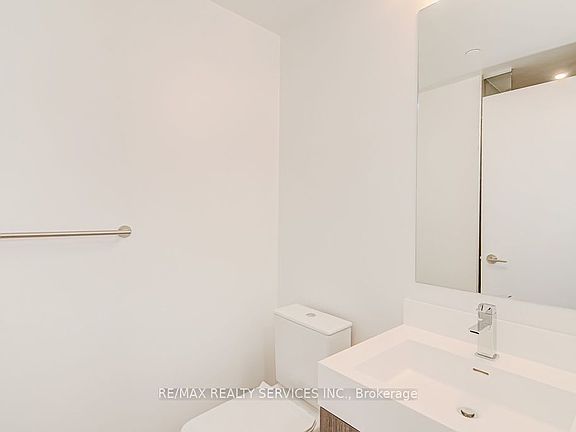 5th image of 1 Yorkville Ave #2611