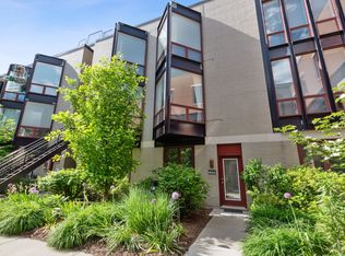 1248 W Cottage Pl, Chicago, IL 60607