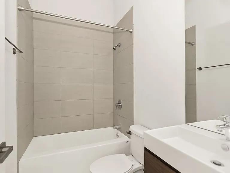 1755 N Damen Ave — Photo 6