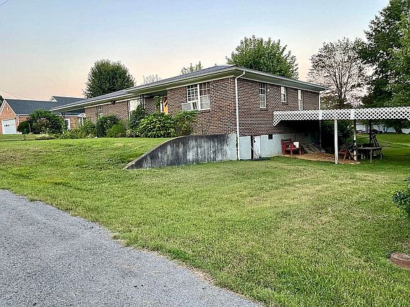 3rd image of 121 Cordell Sells Ln