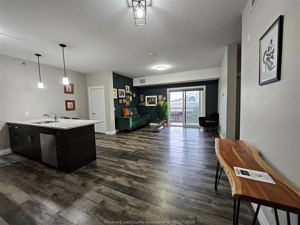 2 bed, 2.0 bath, $2,200 — Photo 2