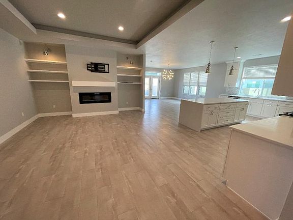 4th image of 254 N Figwood Ct