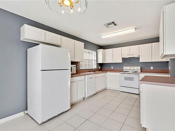3rd image of 323 High Vista Dr