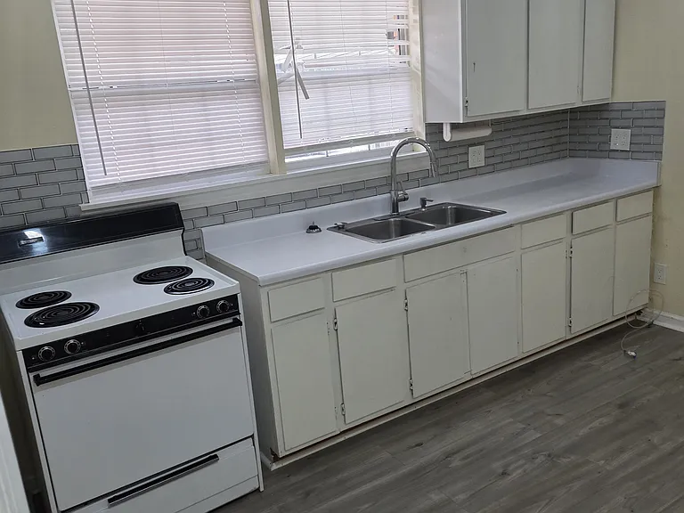 201 Clifton Dr #A — Photo 10
