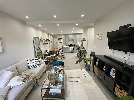 Rented by Mdays Realty | media 11