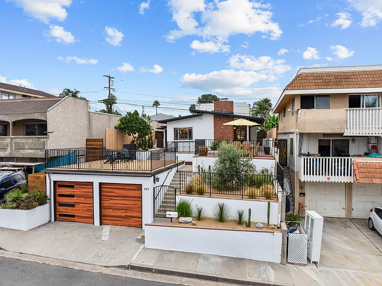 149 W Escalones — Photo 2