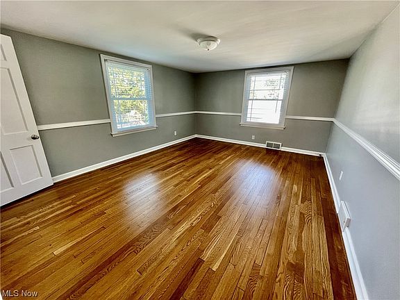 5th image of 207 Evergreen Dr
