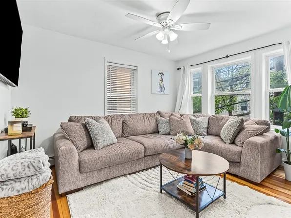 41 Harbor St Unit 2, Salem, MA 01970