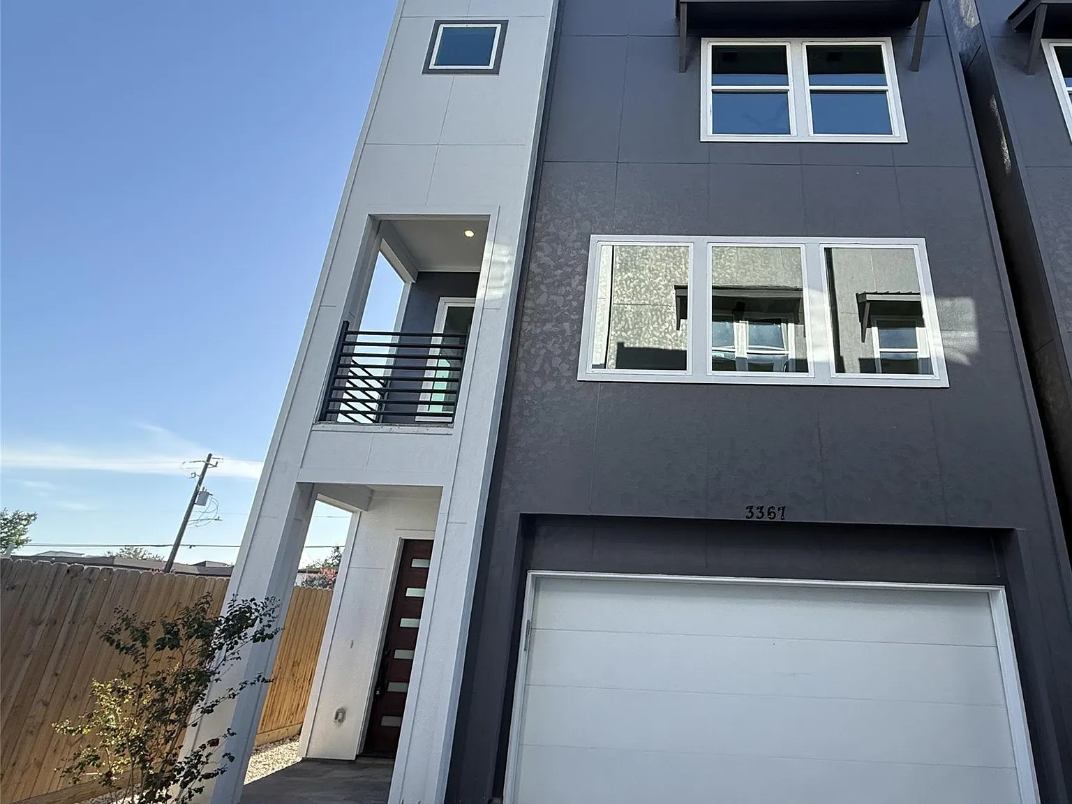 3 bed, 3.5 bath, 1949 sqft, $2,600 — Photo 1