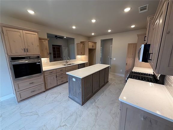 5th image of 206 Doral Dr