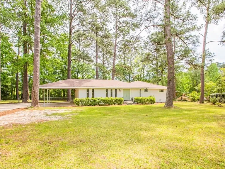 702 E Pinetree Blvd — Photo 4