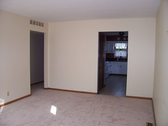 3rd image of 13 Roberts St