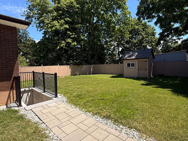 31 Brenlyn Ct #LOWER — Photo 16