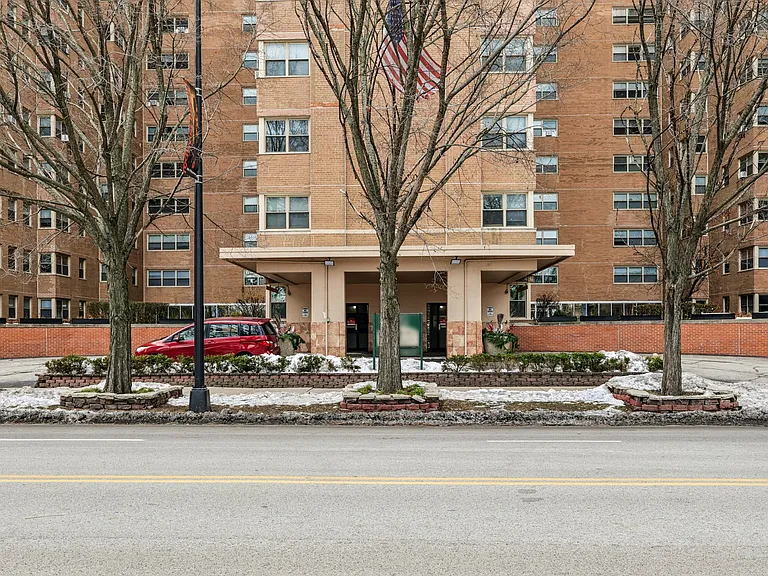 5630 N. Sheridan Rd. — Photo 2