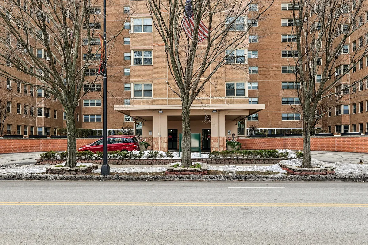 Building Photo - 5630 N. Sheridan Rd.