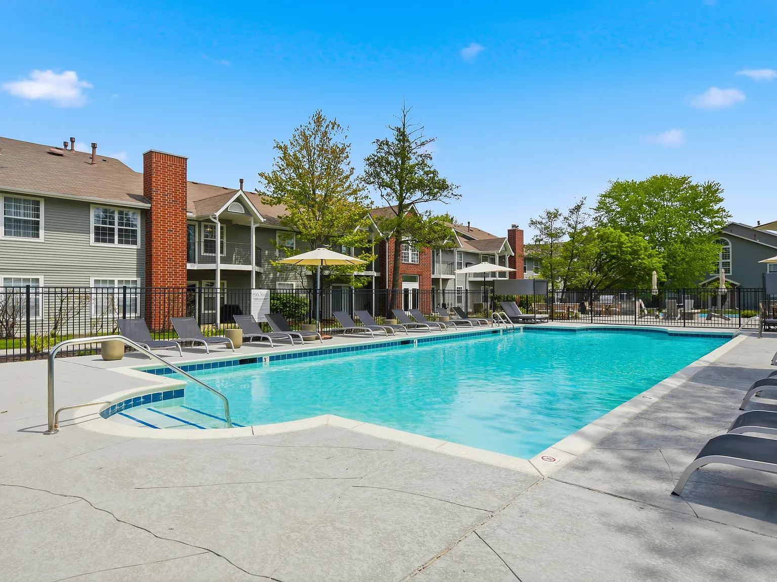Deer Valley Apartments — Photo 3