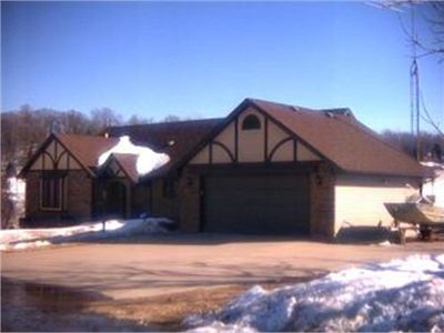 17000 Mountain Rdg, Dubuque, IA, 52002