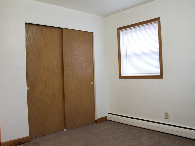 Creekside Apartments — Photo 8