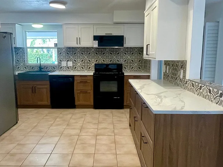 3560 Beach Dr SE — Photo 20