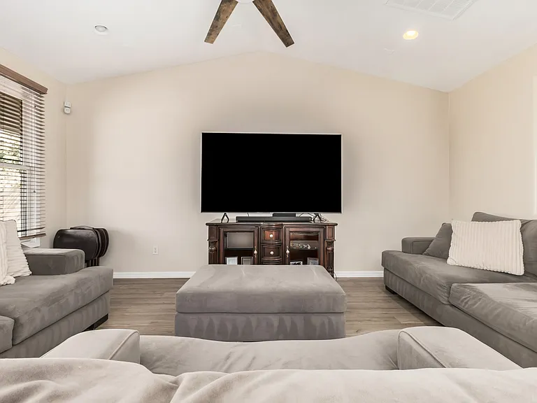 2288 E Wisteria Dr — Photo 5