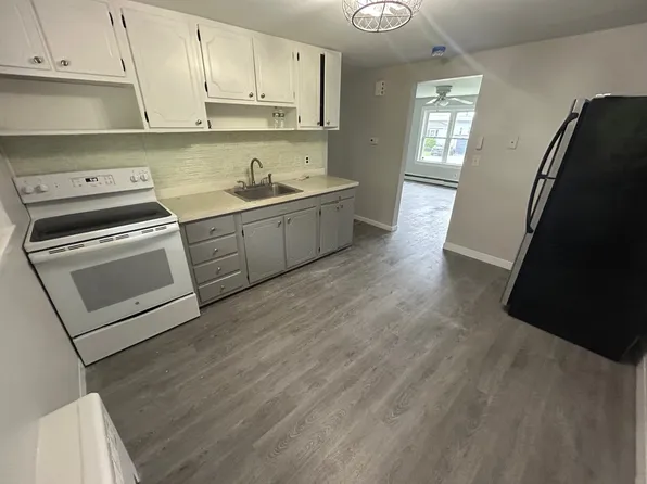 79 Forest St APT 4, Middleboro, MA 02346