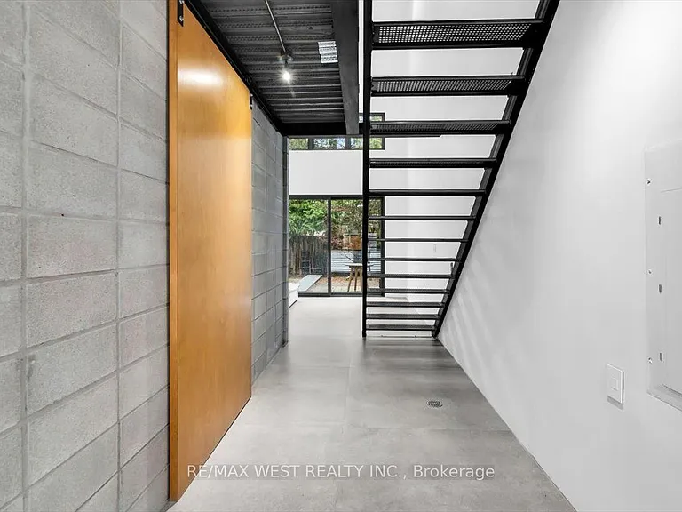 781 Craven Rd — Photo 2
