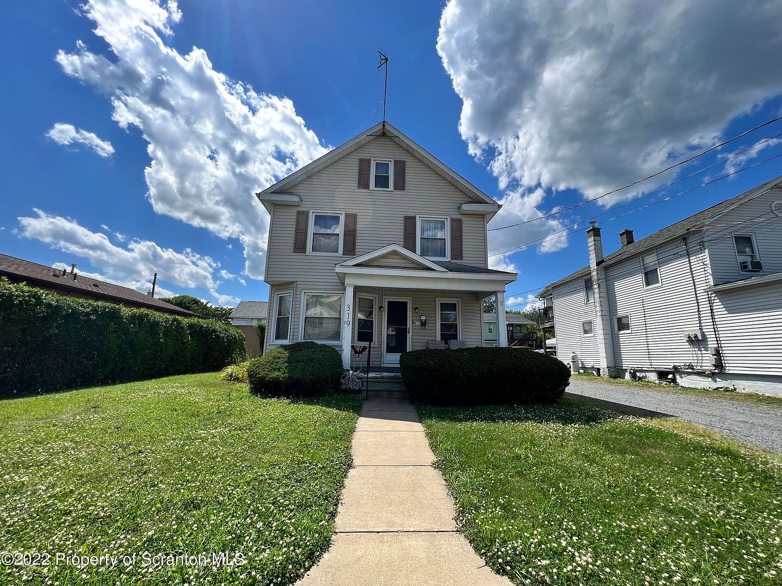 319 Brook St, Peckville, PA 18452 Zillow