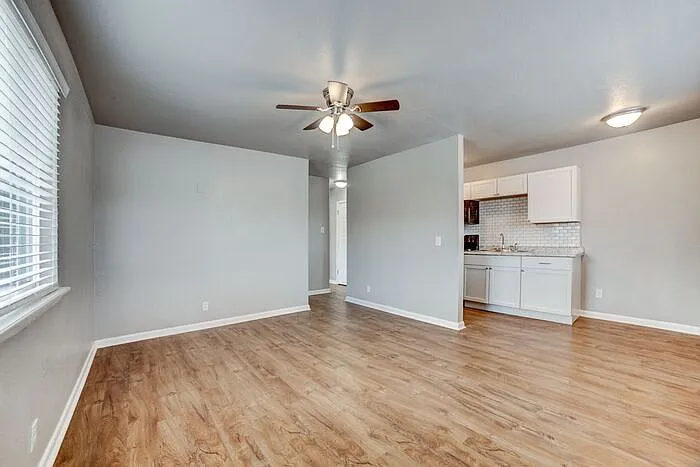 1 bed, 1.0 bath, 550 sqft, $899 — Photo 2