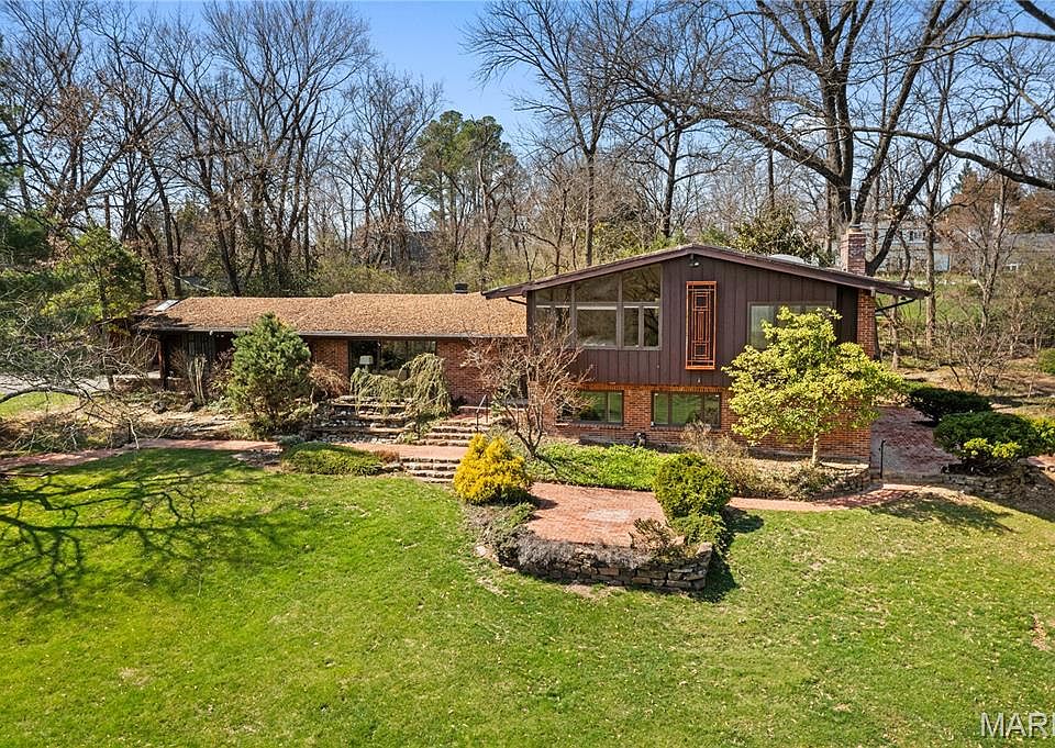 1st image of 233 S Warson Rd