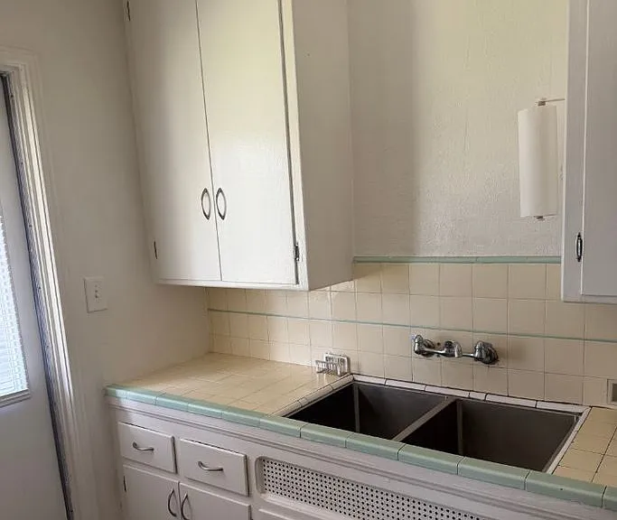 3475 Carmona Ave — Photo 10