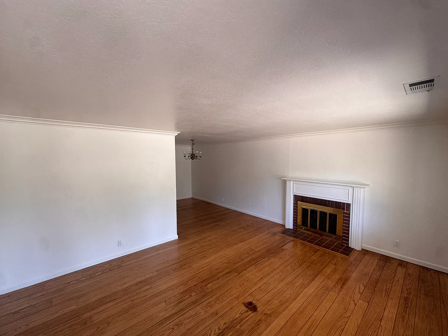 3 bed, 1608 sqft, $3,950 — Photo 2