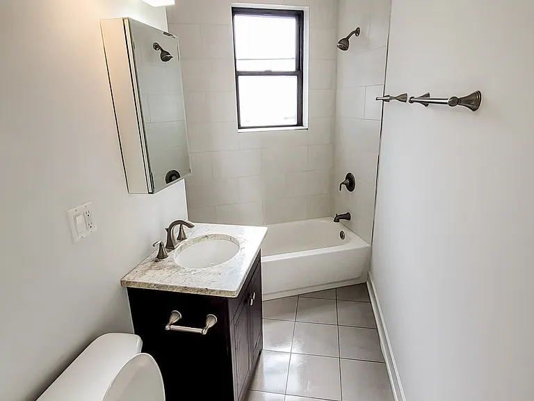 2227 W Wilson Ave #2235-1 — Photo 4