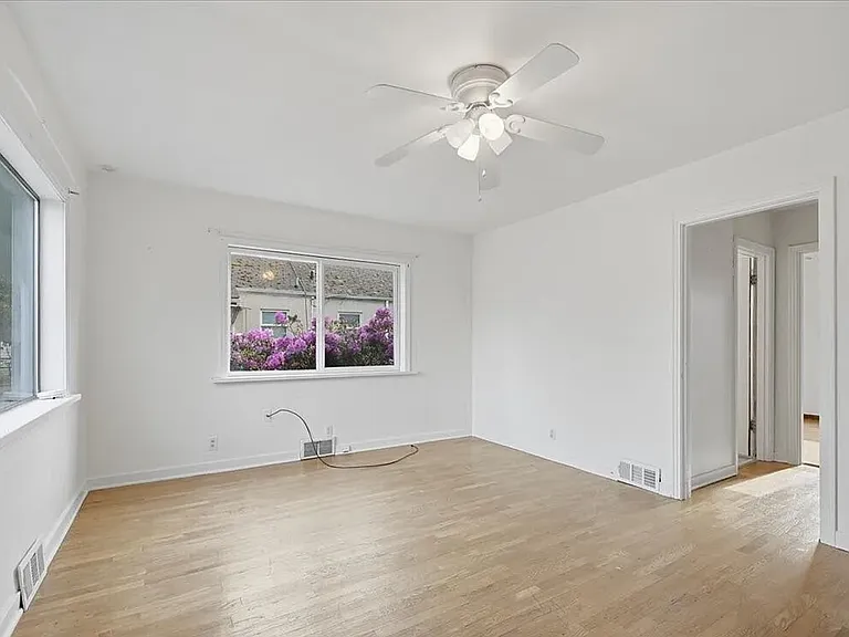 4624 N Pearl St — Photo 10